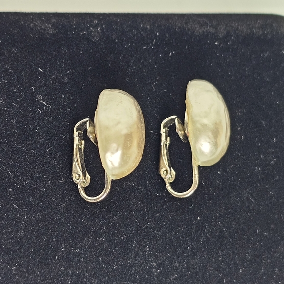 Vintage Kenneth Lane Faux Pearl Clip On Earrings Signed Circa 1990s - Picture 4 of 7